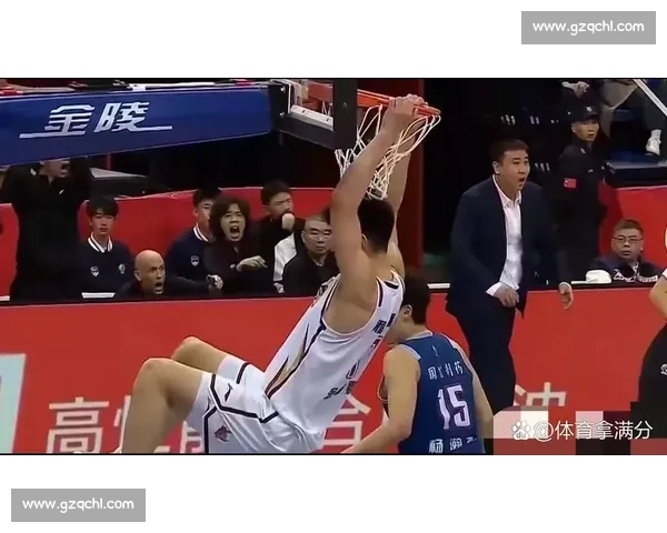 中国篮球联赛新赛季火爆开局 多支强队展开激烈争夺季后赛席位